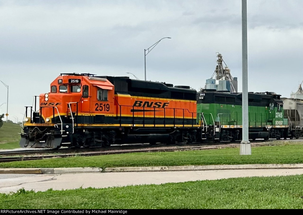 BNSF 2519 and BNSF 2745 (ex-BN 2241, exx CBQ 964)